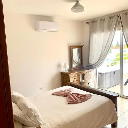 Nissi Sandy Bay C09 Apartman