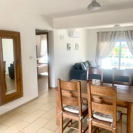 Nissi Sandy Bay C09 Apartman *