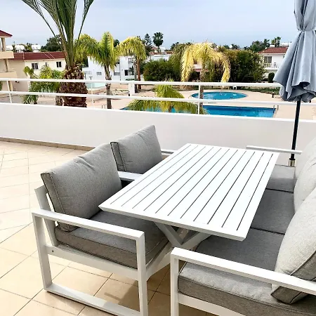 Nissi Sandy Bay C09