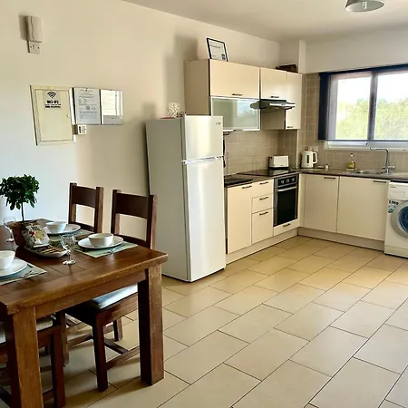 Nissi Sandy Bay C09 Apartment *